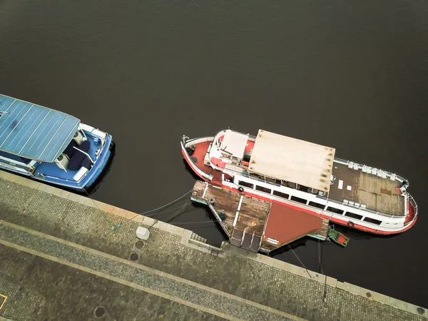プラハのモルダウ川のボート — ストック写真