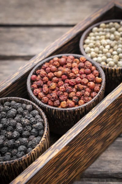 Biologische Kampot Witte Rode Zwarte Peper Maïs Natuurlijke Rustieke Stijl — Stockfoto