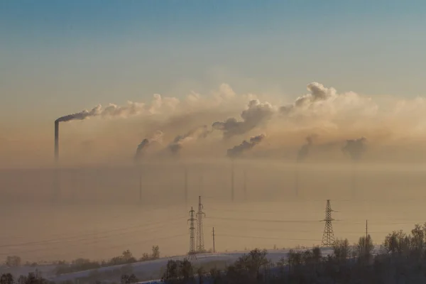 Central Eléctrica Con Humo Aire Anaranjado Sucio —  Fotos de Stock