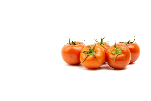 Ντομάτα Κοντινό Στο Λευκό Φόντο Επιλεκτική Εστίαση Και Κομμάτι Περικοπής — Φωτογραφία Αρχείου