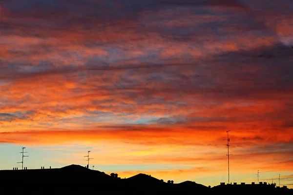 Himmel Über Der Stadt Orange Sonnenuntergang Und Wolken — Stockfoto