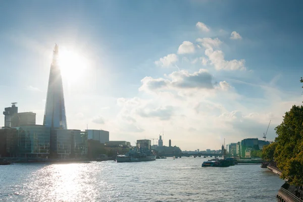 Fiume Tamigi Londra Sullo Sfondo — Foto Stock