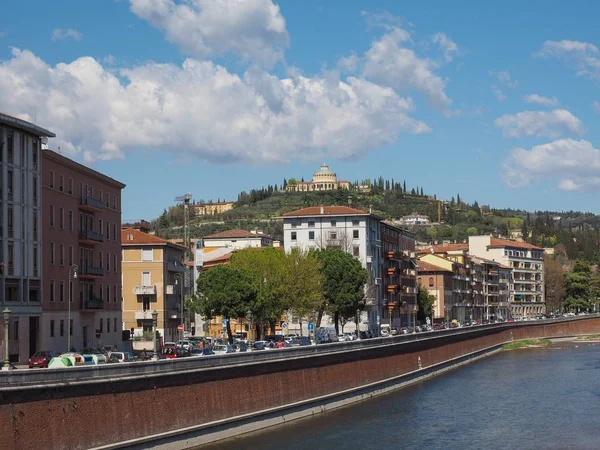 Подання Річкою Адідже Вероні Італія — стокове фото
