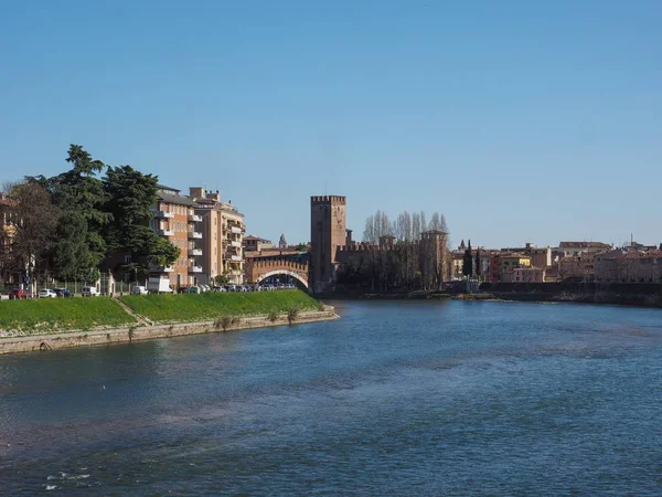 Θέα Από Τον Ποταμό Adige Στη Βερόνα Ιταλία — Φωτογραφία Αρχείου