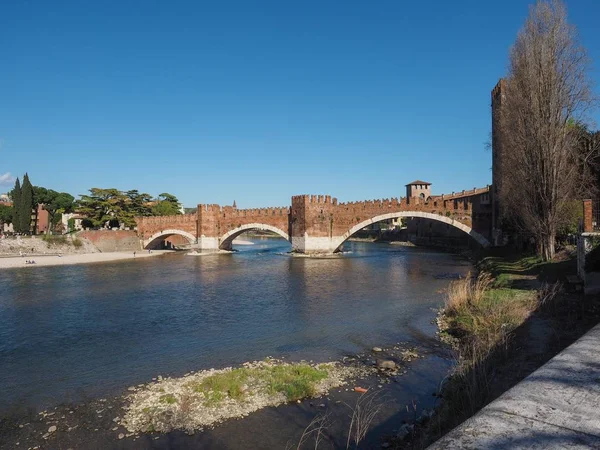 ポンテ カステル 旧城橋を意味する 別名スカリジェーロ橋 スカリゲル橋を意味する イタリアのヴェローナ アディジェ川上 — ストック写真