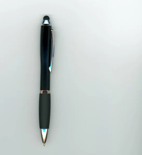 Schwarzer Kugelschreiber Über Weißem Papierhintergrund Mit Kopierraum — Stockfoto