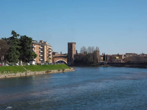 Θέα Από Τον Ποταμό Adige Στη Βερόνα Ιταλία — Φωτογραφία Αρχείου