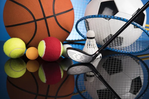 スポーツ用具とボールの背景 — ストック写真