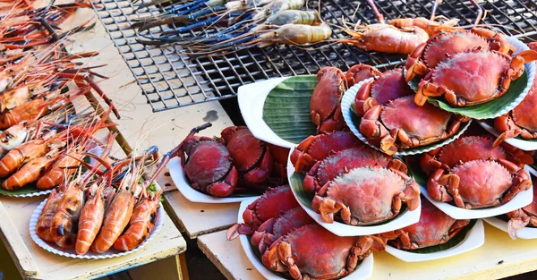 Tayland Sokak Restoranında Karides Yengeç Izgarası — Stok fotoğraf