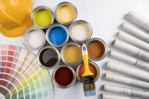 Latas Lata Com Tinta Pincéis Paleta Brilhante Cores — Fotografia de Stock