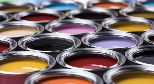 Gruppo Concetto Creatività Lattine Metallo Stagno Con Vernice Colori — Foto Stock