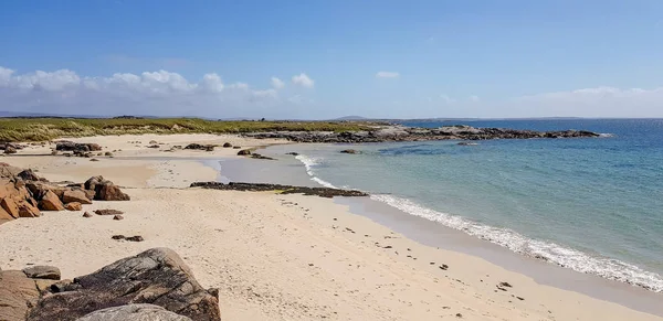 爱尔兰克利夫登周围阳光灿烂的海岸风景 — 图库照片