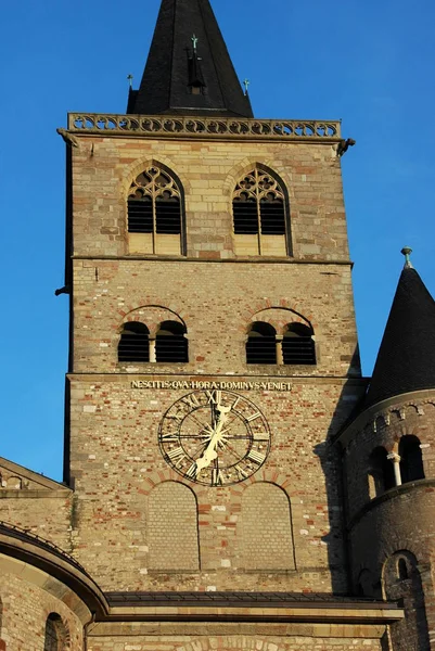 Görkemli Katedral Mimarisinin Manzarası — Stok fotoğraf