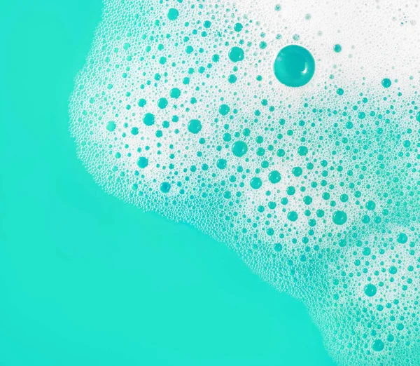 Skum Med Bubblor Tvål Sud Turkos Bakgrund Diskmedel Vatten Abstrakta — Stockfoto