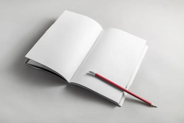 Üres Könyv Ceruza Papír Alapon — Stock Fotó