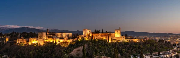 Закат Над Альгамброй — стоковое фото