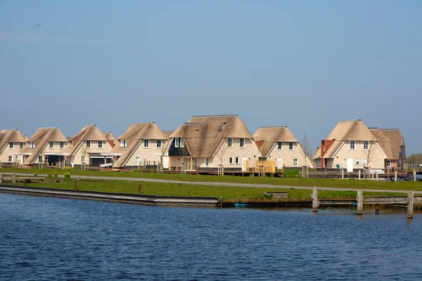 Ferienhäuser Wasser Friesland Niederlande — Stockfoto