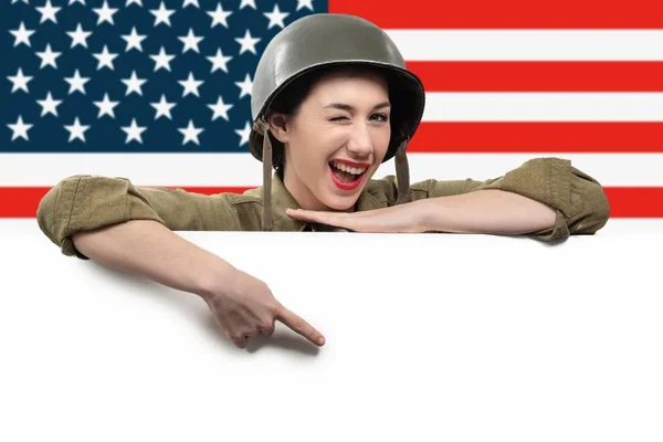 Young Woman Dressed American Ww2 Military Uniform Showing Empty Blank — Stock Photo, Image