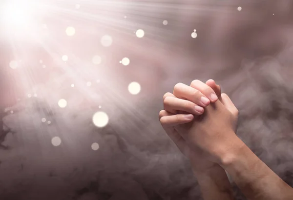 Male Hands Praying Position Ray Blurry Background — Stock Photo, Image