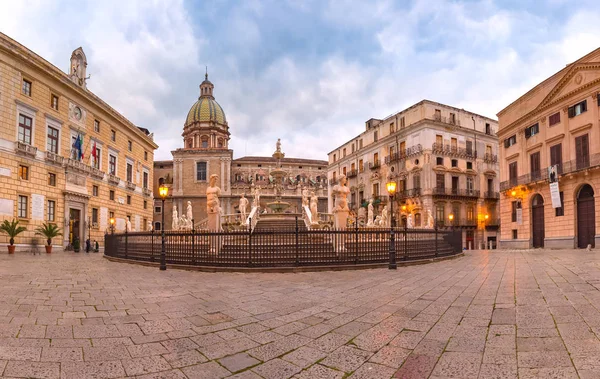 Fuente Pretoriana Con Iglesia Santa Caterina Fondo Piazza Pretoria También — Foto de Stock