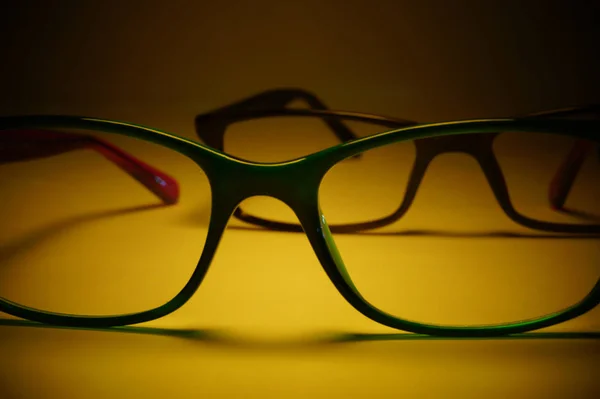 Gafas Graduadas Ajustadas Primer Plano Sobre Fondo Blanco Vista Abstracta —  Fotos de Stock