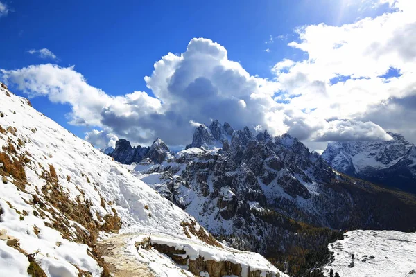 ドロミテはイタリアの山脈 — ストック写真