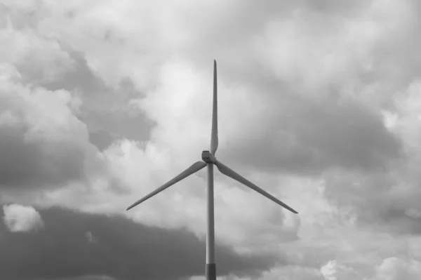 Windkraftanlage Erzeugt Strom Hintergrund — Stockfoto