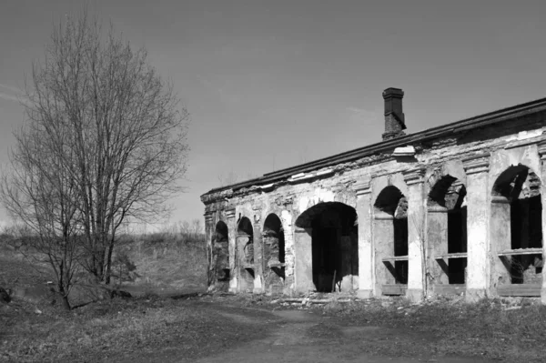 Zničená Opuštěná Budova Černá Bílá — Stock fotografie