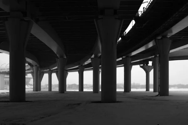 Líneas Arquitectura Bajo Puente Speedway Blanco Negro — Foto de Stock