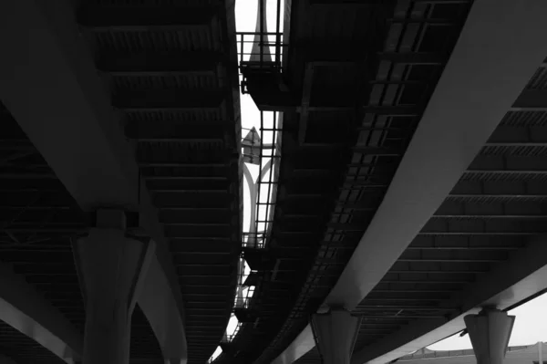 Linee Architettura Sotto Ponte Speedway Bianco Nero — Foto Stock