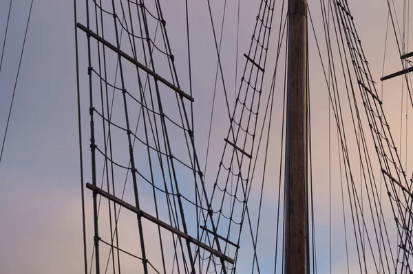 Щогла Старого Вітрильного Корабля — стокове фото