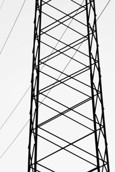 Wieża Wysokiego Napięcia Linia Energetyczna Czarno Białe Tło — Zdjęcie stockowe