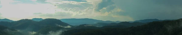 Bergpanorama Landschaft Mit Dem Dramatischen Blick Auf Den Himmel — Stockfoto