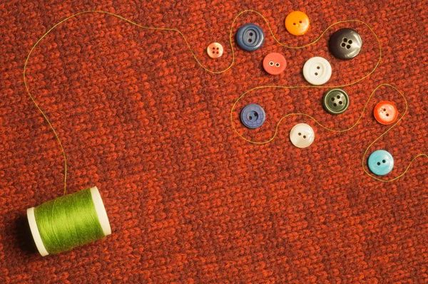 Различные Кнопки Шитья Нитками Текстильном Фоне Копировальное Пространство — стоковое фото