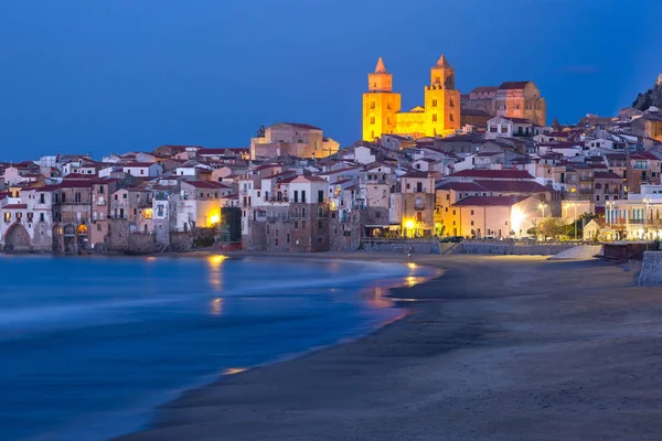 Piękny Widok Plaży Cefalu Katedry Starego Miasta Nadmorskie Miasto Cefalù — Zdjęcie stockowe