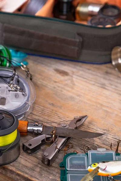 Diferentes Tacleadas Pesca Brillante Sobre Fondo Madera Actividades Aire Libre — Foto de Stock