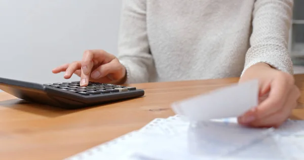 Woman Calculate Expenditure Daily Life — Stock Photo, Image