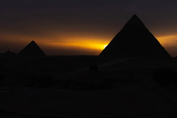 Pyramiderna Vid Solnedgången Silhuetter Mörkret Giza Egypten — Stockfoto