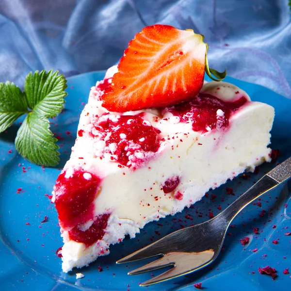 Schöner Und Schmackhafter Käsekuchen Ohne Backen Mit Erdbeeren — Stockfoto