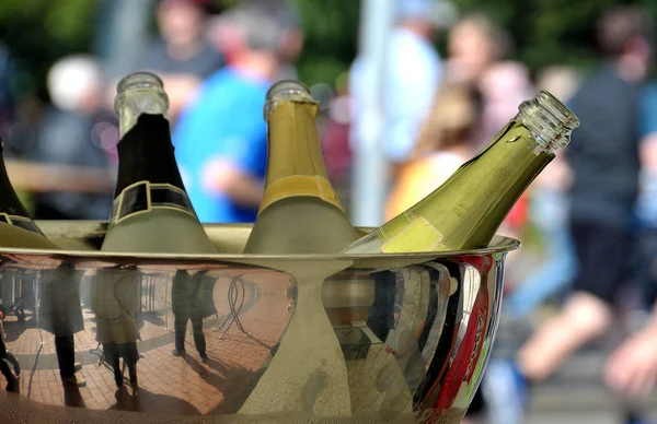 Champagnergläser Auf Dem Markt — Stockfoto