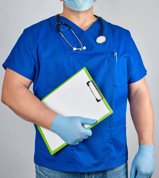 Medico Uniforme Blu Guanti Sterili Lattice Tiene Appunti Con Foglio — Foto Stock