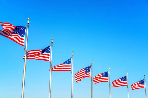 Bandiere Degli Stati Uniti Che Sventolano Sopra Cielo Blu Washington — Foto Stock