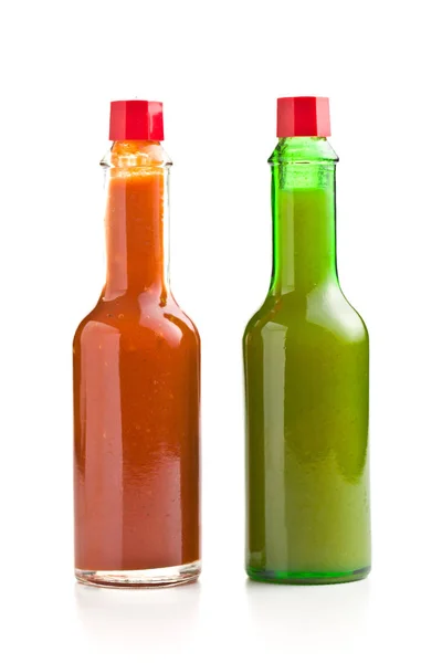 Tabasco Butelka Sosem Gorącym Czerwony Zielony Sos Wyizolowany Białym Tle — Zdjęcie stockowe