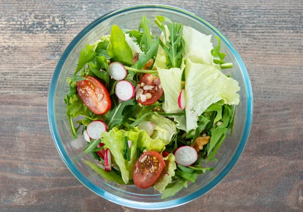 Uma Chapa Com Salada Vegetariana Legumes Orgânicos Naturais — Fotografia de Stock
