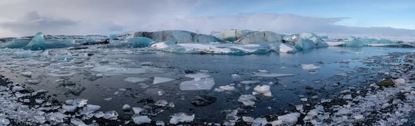 Vista Panorámica Laguna Glaciar Joekulsarlon Con Icebergs Fondo Glaciar Invierno — Foto de Stock