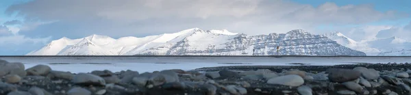 Paesaggio Panoramico Lungo Costa Meridionale Dell Islanda Con Montagne Innevate — Foto Stock