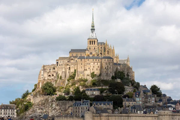 Nyári Kék Alatt Mont Saint Michel Szigethez Közeli Sós Réteken — Stock Fotó