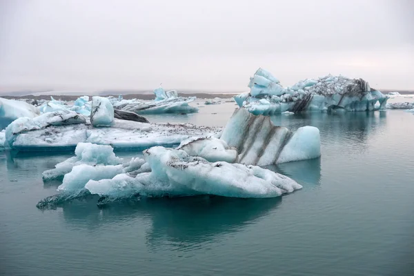 Παγόβουνα Στο Όμορφο Κρυσταλλικό Λιμνοθάλασσα Γιόκουλσάρλον Στην Ισλανδία Γιόκουλσάρλον Είναι — Φωτογραφία Αρχείου