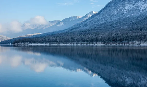 Vacker Utsikt Över Vilda Vinter Sjön Bohinj Berg — Stockfoto