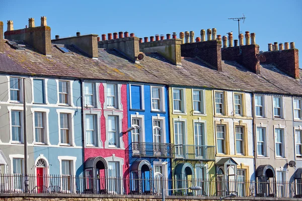 Galler Görülen Renkli Sıralı Evler Büyük Britanya — Stok fotoğraf